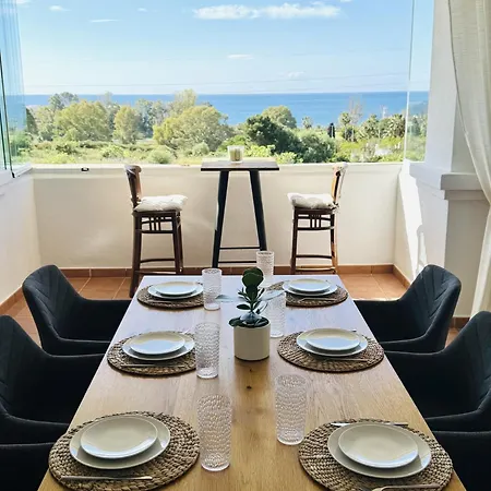 Sea View Apartment *